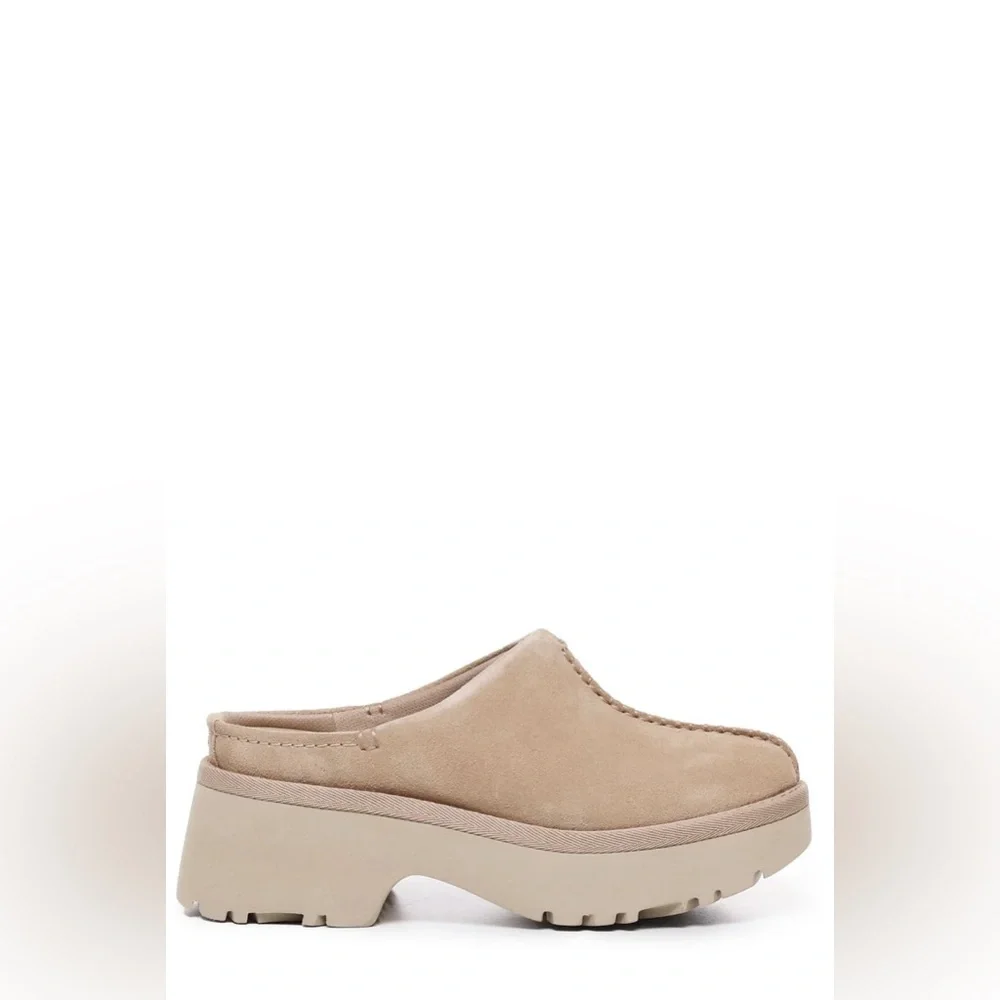 NWOB UGG Suede New Heights Platform Slip On Block Heel Slides Sand Sz 8